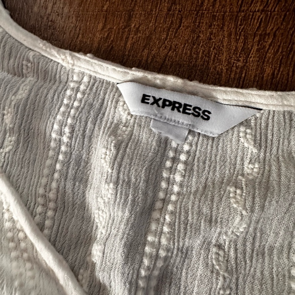 Express Ruffle Sleeve Blouse - Picture 2 of 4
